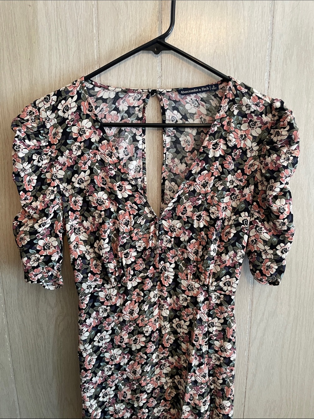 Abercrombie & Fitch Black Floral V-Neck Puff Sleeve midi dress